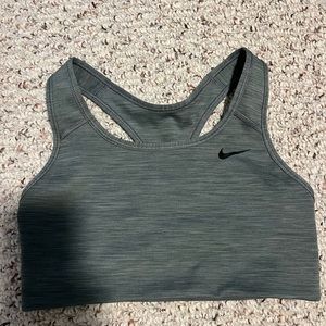 BRAND NEW NIKE W/O TAGS